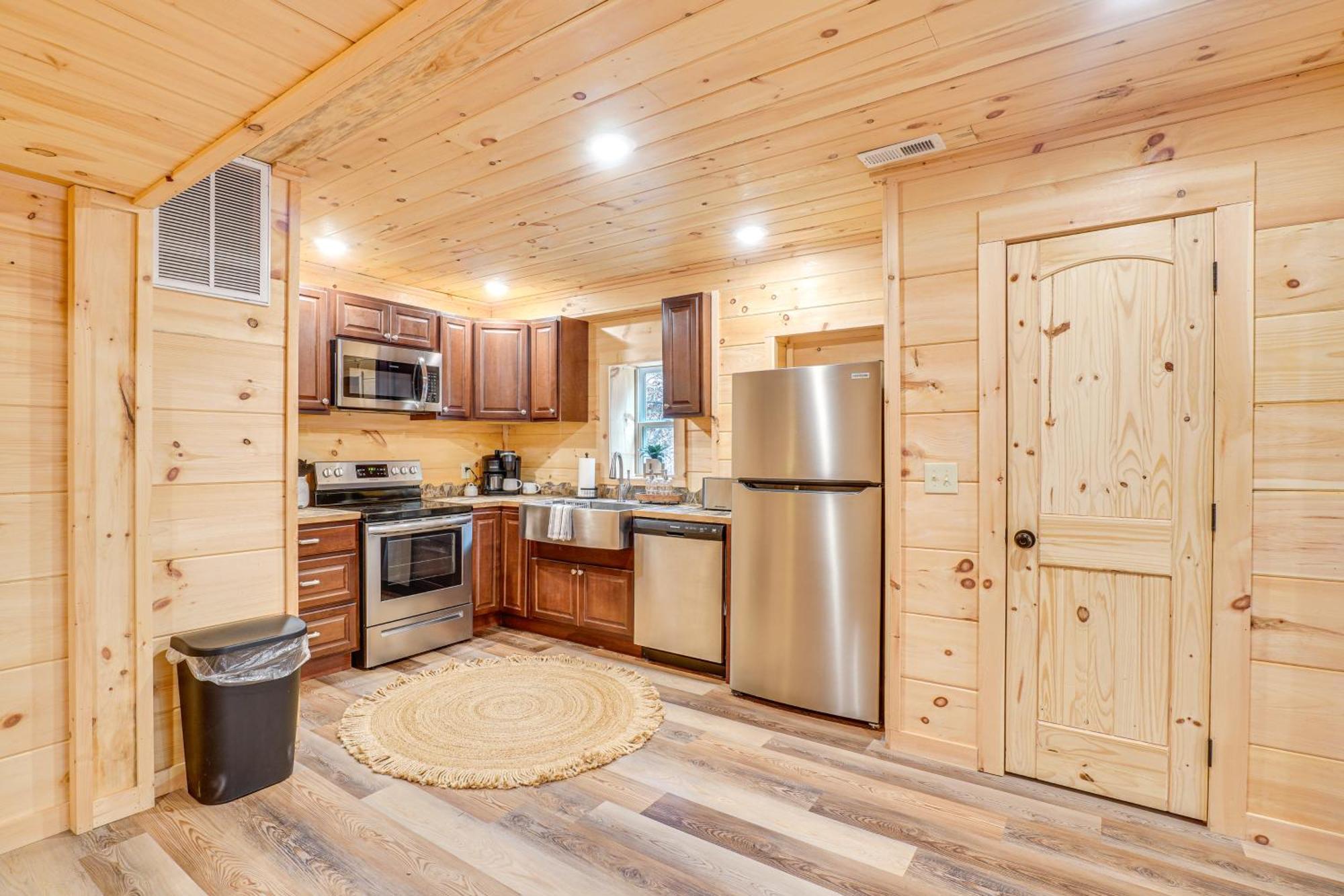 Cozy Sevierville Cabin With Hot Tub And Game Room! 비둘기 포지 외부 사진